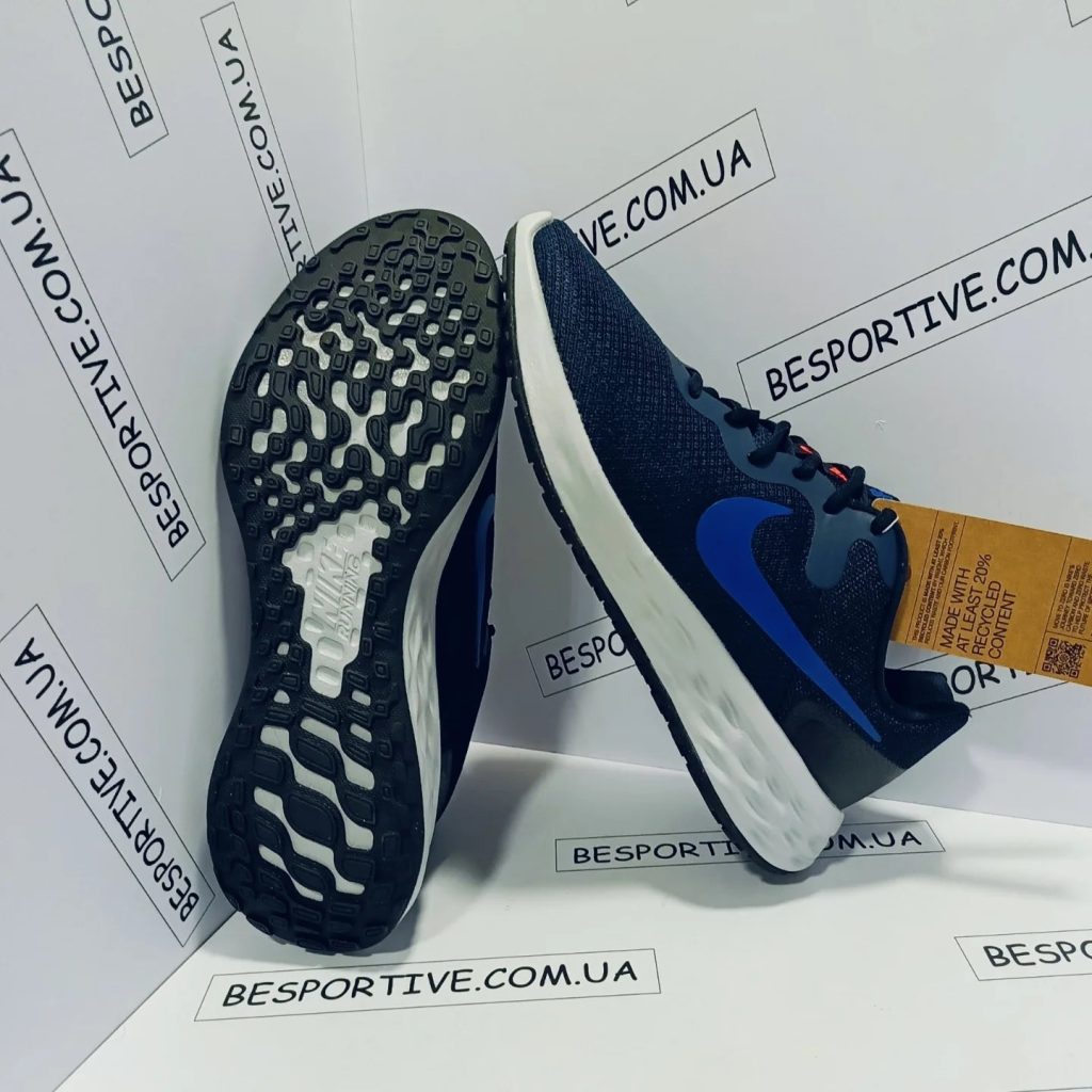 Nike Revolution 7